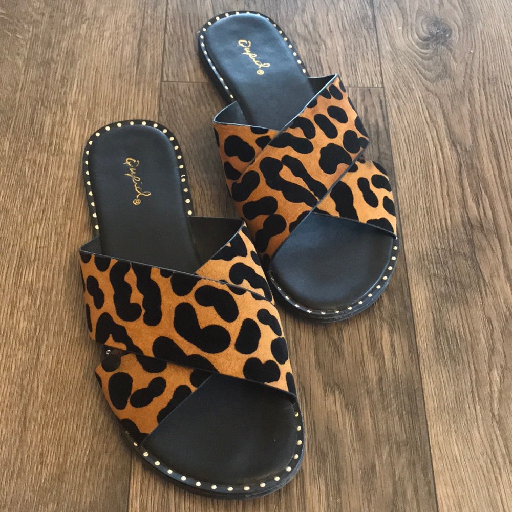 Leopard slide sandals 🐆